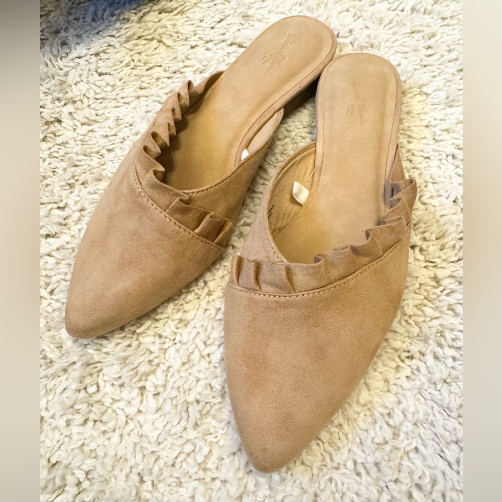 Universal Thread Suede mules w/cute ruffle detail. Size 8.5. From Target.
